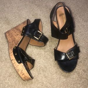 Black wedges